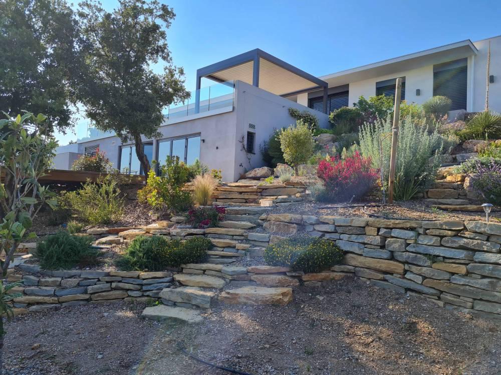 apres_escaliers_pierre